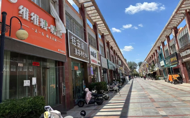 阎良区蓝波湾步行街旺铺急转！
