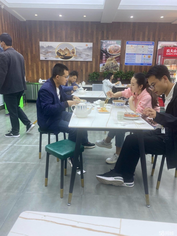 (转让)营业中临街门面，门头宽，人流大，周边医院学校住宅区