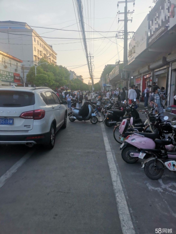 (转让)淮南三中正大门，店铺转让，人流量大，非诚勿扰。