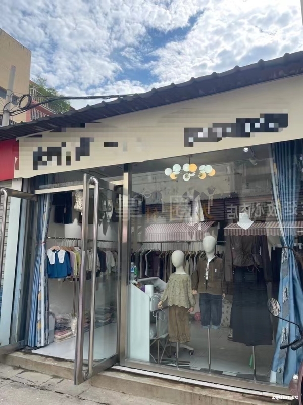 新泰步行街营业中童装店低价转让！