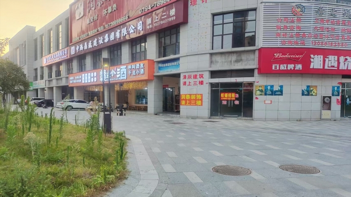 南城县世茂翡翠城旺铺出租！