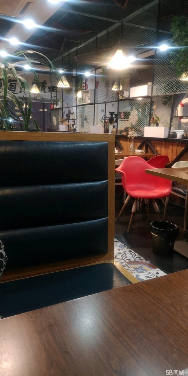 (转让)龙湖中心沿街二楼烤鱼店转让，地势繁华，有地下车库，精装修！