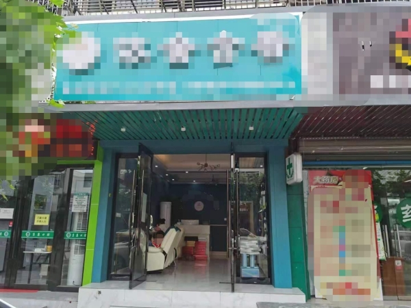 万人工厂旁大型菜市场对面临街美容院转让