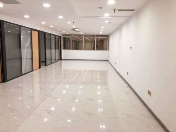 新办公装 电梯口超大门面