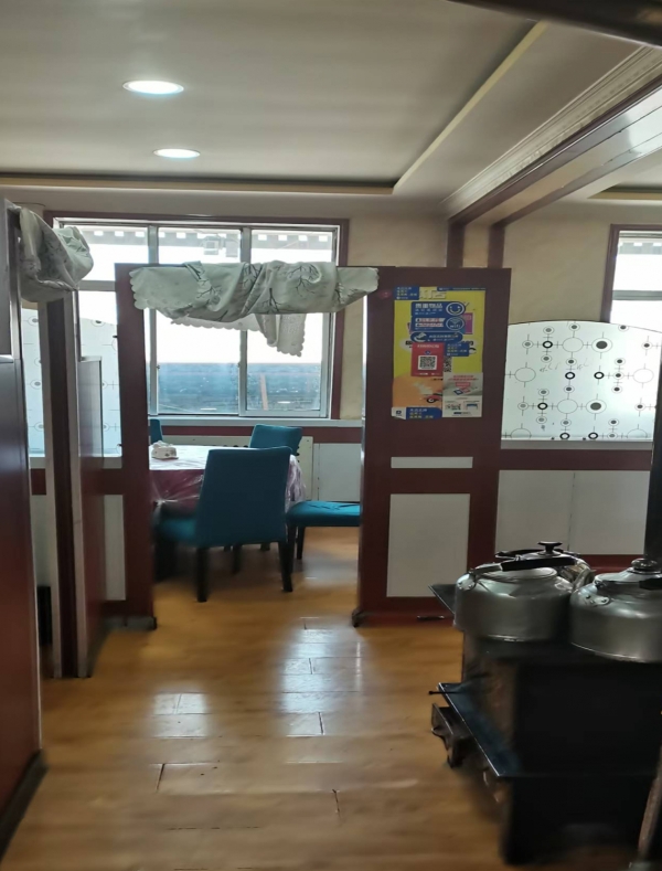 合作市民族学院中门对面饭店转让