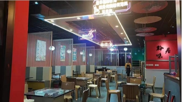 十万人小区商业街路口日入3000+餐厅转让
