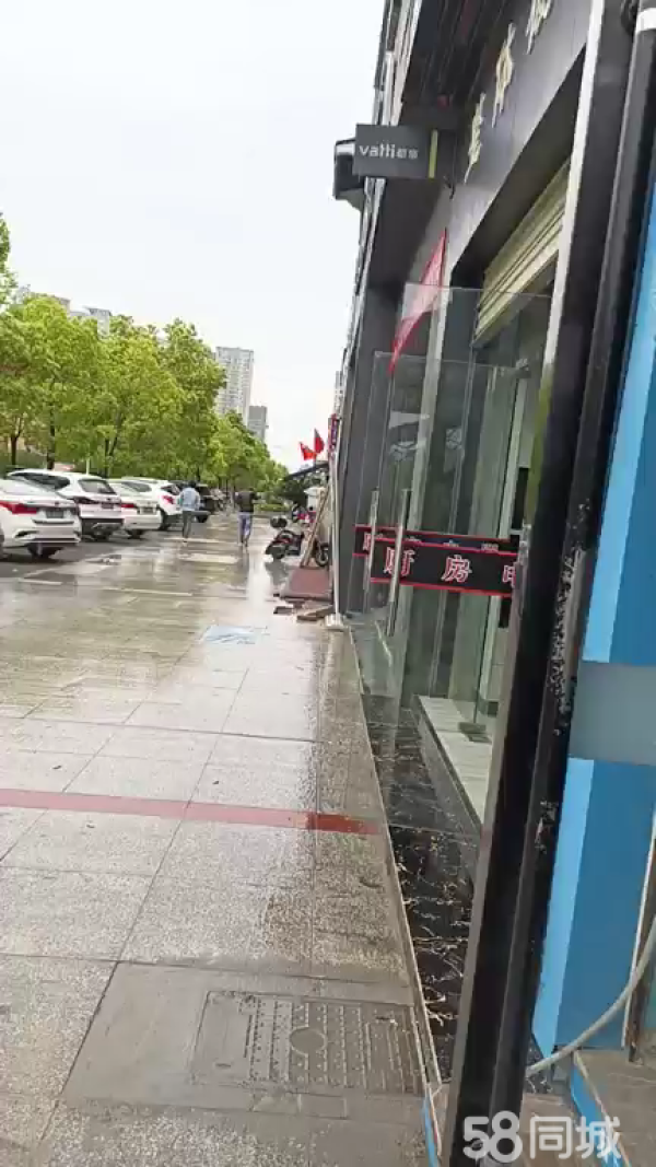 (转让)旺铺转让，干洗设备齐全，二楼麻将室，三楼厨房和住宿，有停车位