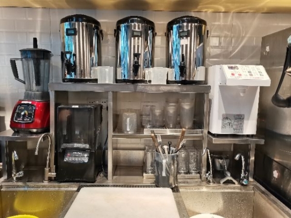因去外地，刚装修好的店转让