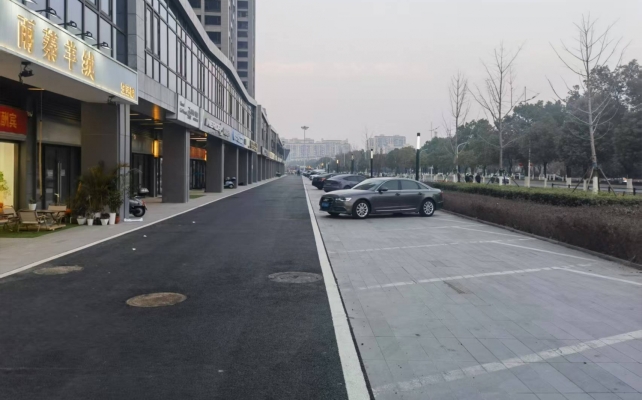 吴兴区吾悦广场太湖路空铺出租！