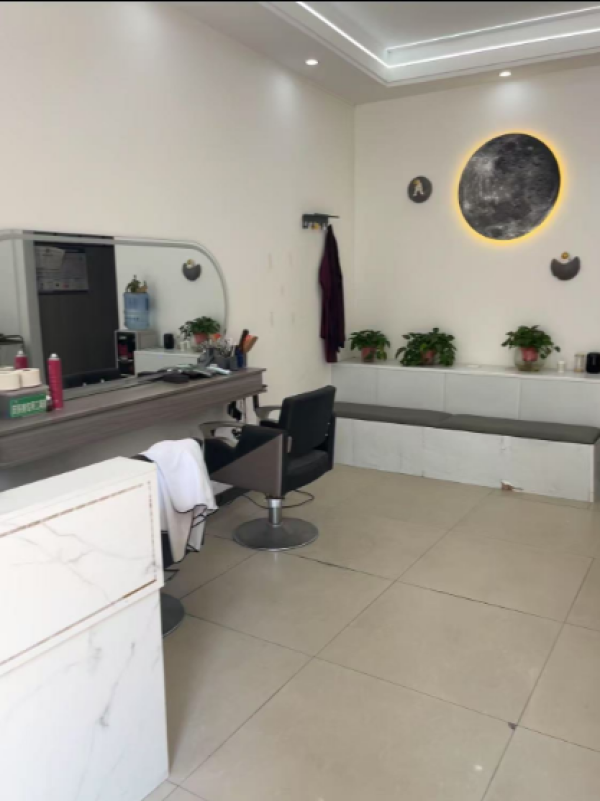 山阳县二中路理发店转让！