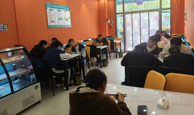 阿克苏市小南街面馆转让！