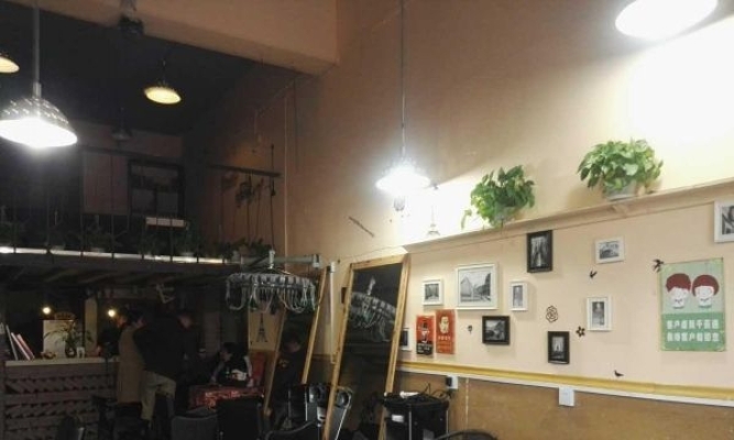 盈利美发店诚心转让 可空转适合任何行业