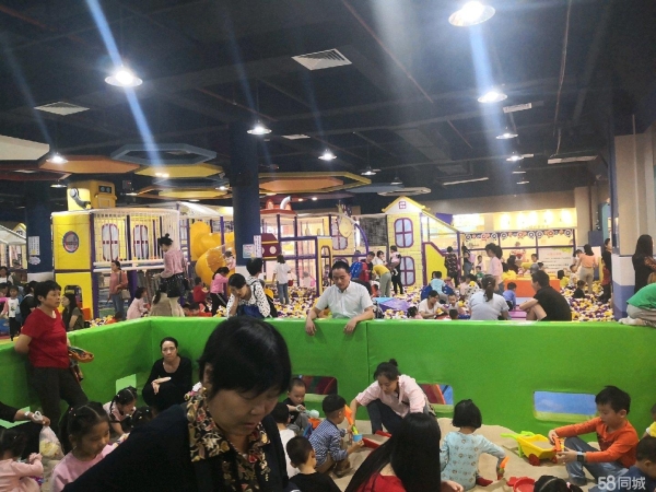 (转让)品牌儿童乐园转让，场地开阔，租金低廉，品牌店铺，固定客流