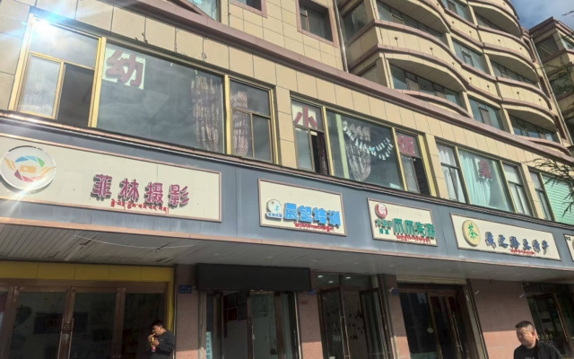 甘南州一小门口优幼小饭桌转让！