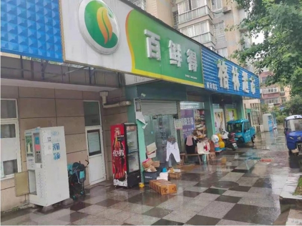 大型小区大门入口日营业额2万5超市转让