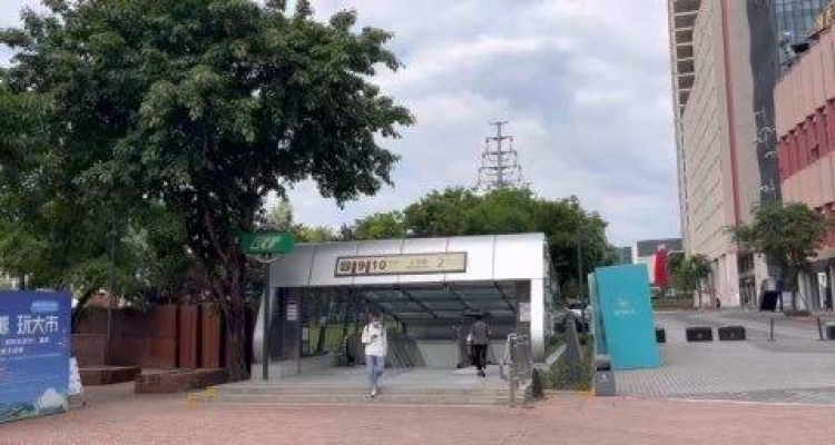 (转让)回兴食品城大道轻轨出口产业园内餐车摊位转让