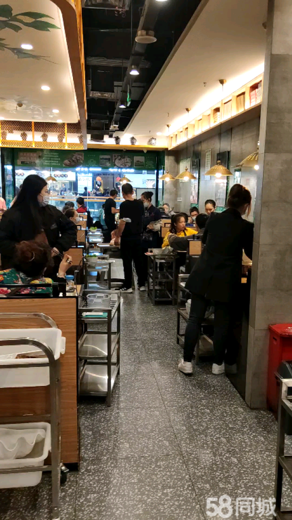 (转让)万达广场三楼中庭旺铺营业中饭店转让