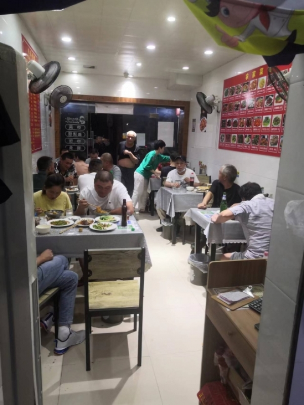 凯旋路明火店铺