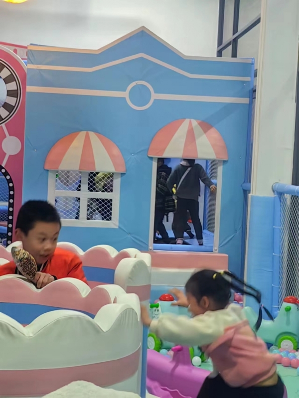 一家儿童乐园转让
