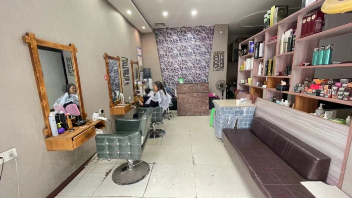 香山丽景理发店转让