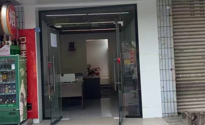 旌阳区长江西路旺铺低价转让！