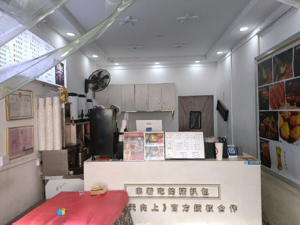(转让)二中对面，奶茶小吃店，低价转让，设备齐全，接手可营业