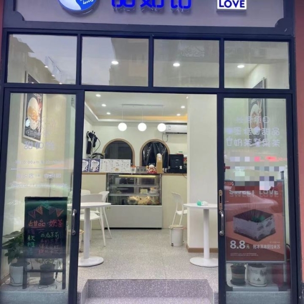 本店位于光荣北路网红面街，周围小区覆盖面