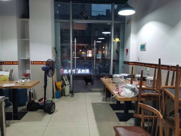 附近人流密集餐饮店转让