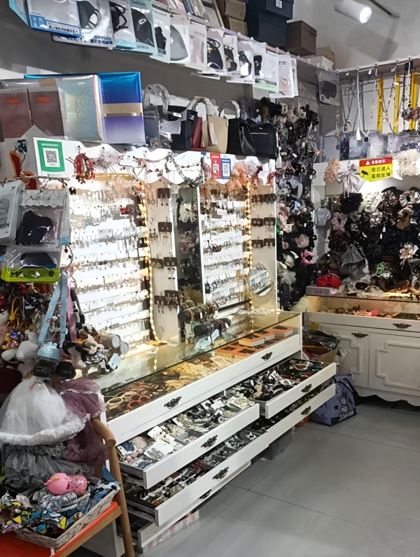 肇东市新纪元商贸城二楼饰品店急转！