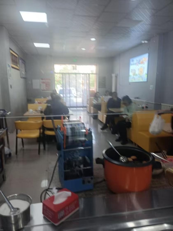 鄂托克旗西苑家园二期北门餐饮店转租！