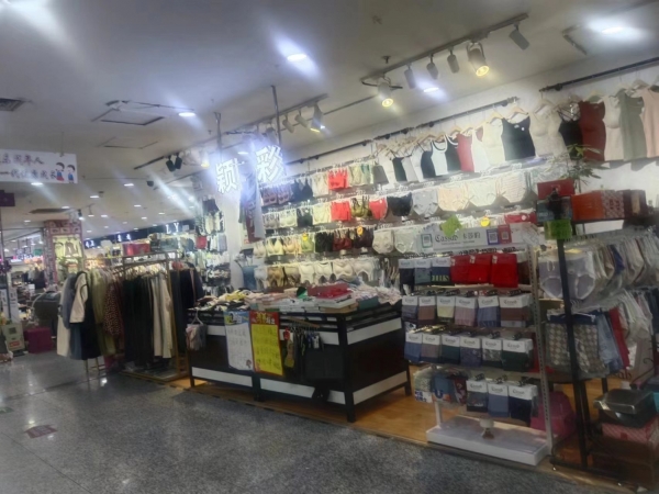 固安县新中街营业中的内衣店转让！