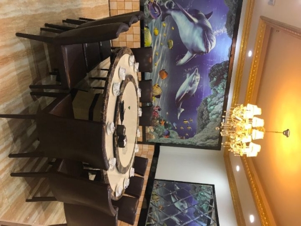 大学对面太和商城营业中饭店转让