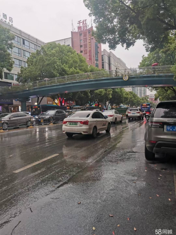 (转让)急转！急转！人民商场对面沿街商铺低价转让！（中介勿扰）