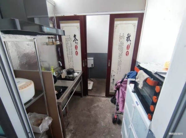 低价转让临街65平旺铺