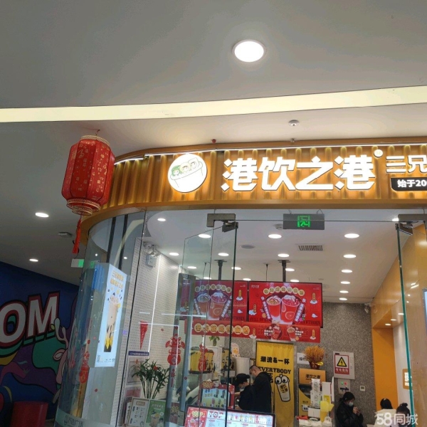 (转让)万达广场2楼饮品店，全新装修，带设备。具体店里详谈
