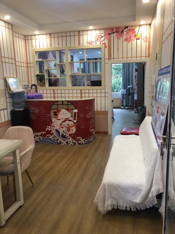 威信营业中美容店低价转让！