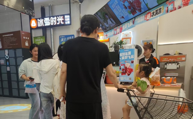双城区冰雪时光超市入口处奶茶店转让！