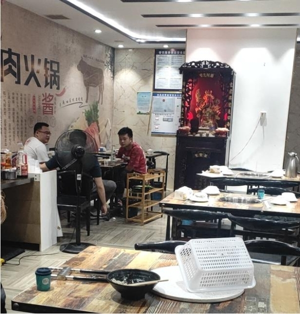 临街带外摆火锅店转让