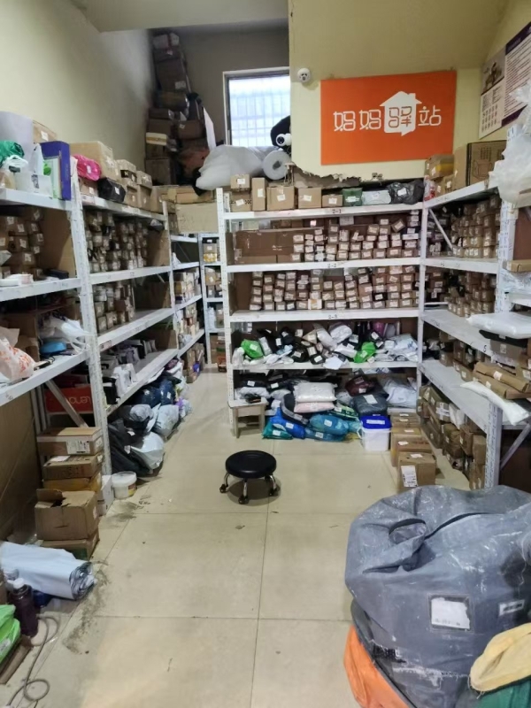 长治潞州区滨河城上城小区西门快递驿站转让！