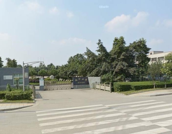 带一百平外摆区大型成熟社区临街盈利餐馆转让