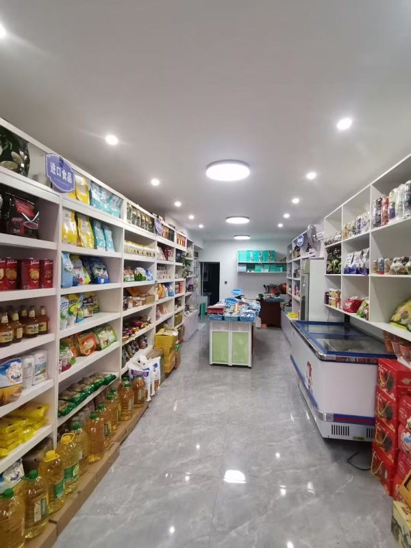 科尔沁区解放小学南俄罗斯食品百货店转让！