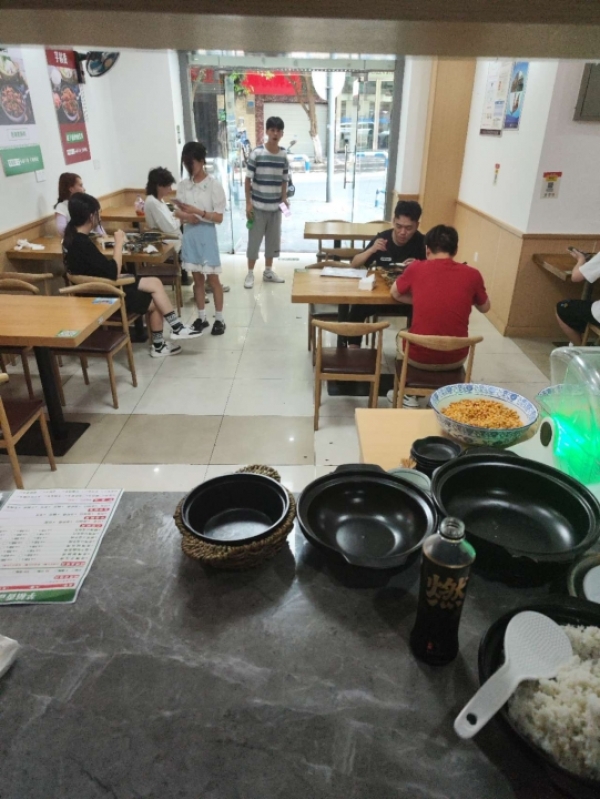 成熟商圈餐饮旺铺转让