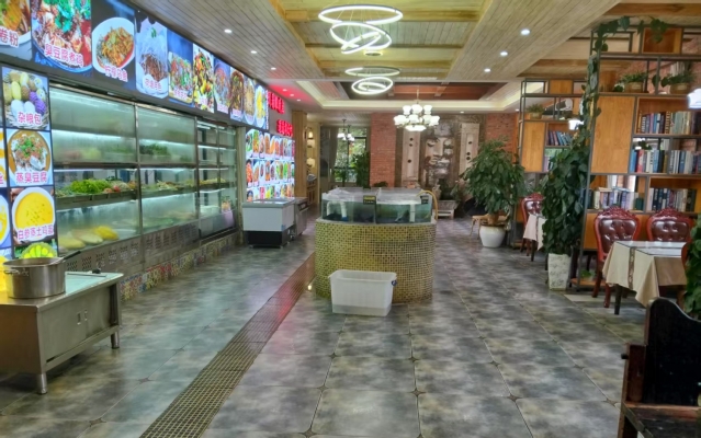 红塔区冯家冲综合用房餐饮店转让！