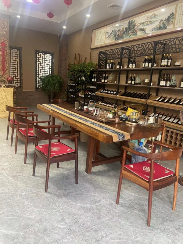 大型社区门口 新装修仿古风餐饮茶室整体转让
