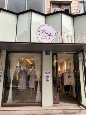 (转让)店铺去年装修近十万，带货架模特，中央空调等，现3万转让