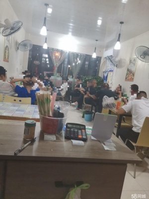 (转让)店铺转让，小区门口位置佳，客源稳定