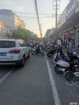 (转让)淮南三中正大门，店铺转让，人流量大，非诚勿扰。