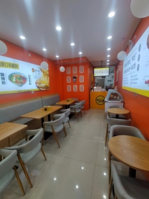 营业中美食店转让