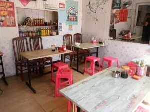 康乐街人民医院后门临街营业中餐饮旺铺转让