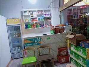 餐饮街带外摆盈利烧烤店转让